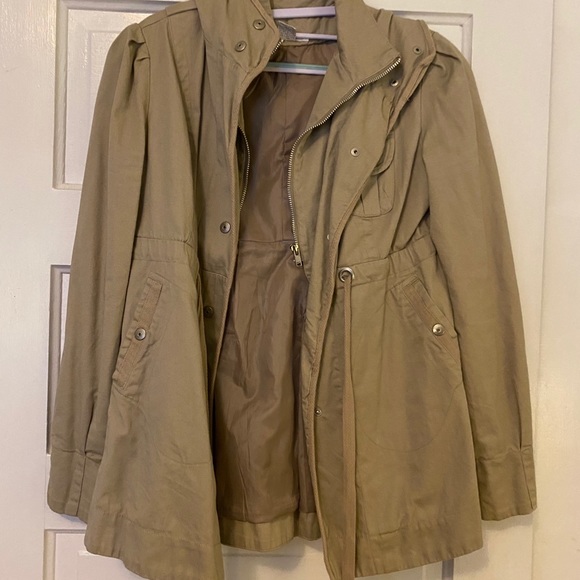 Tan trench coat - Picture 1 of 3